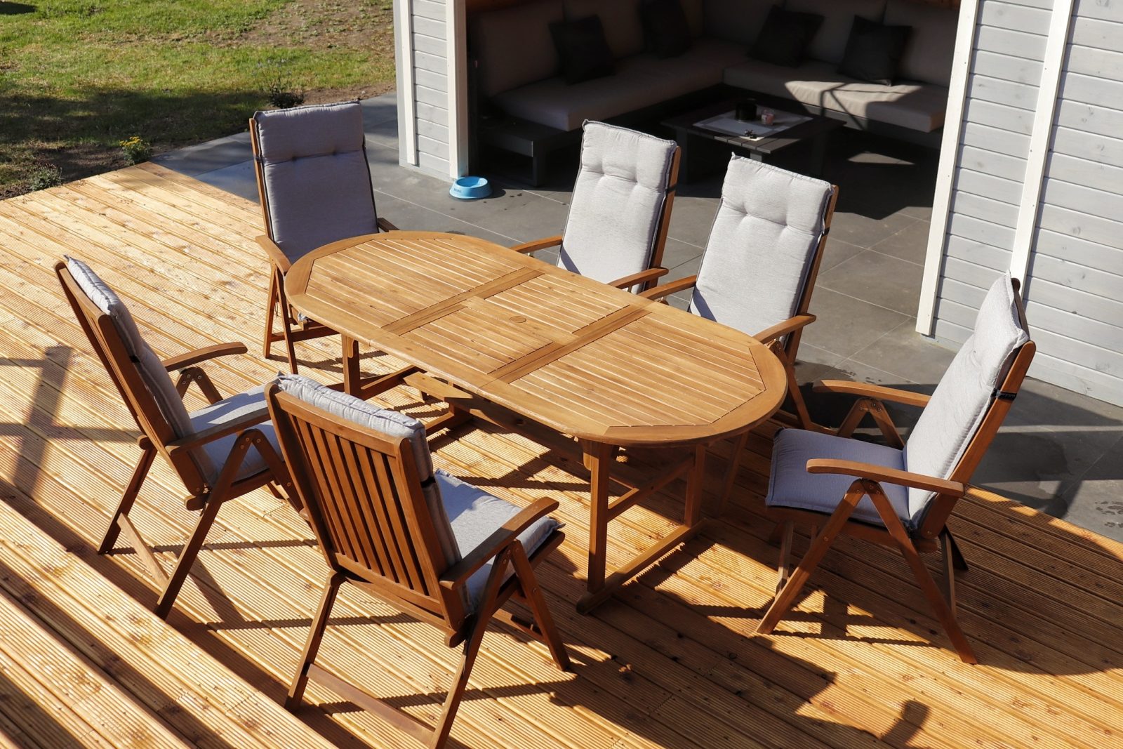 Gartenmöbel ovaler Tisch +P212 Kissen