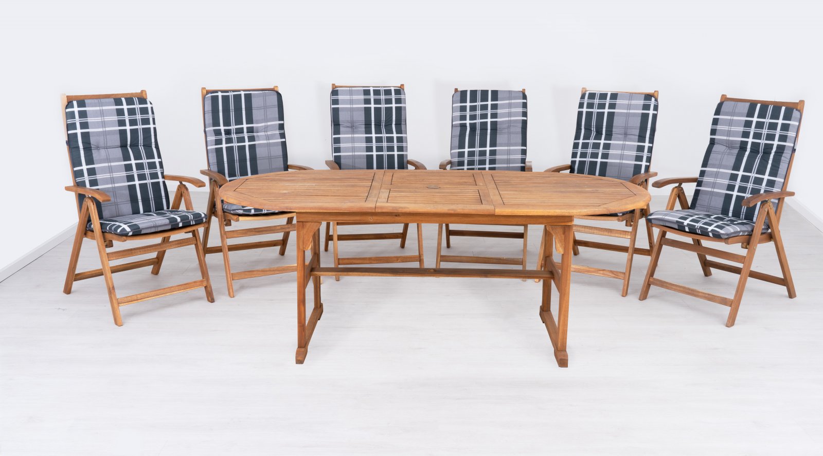 Ovaler Gartentisch mit Sesseln M215 mit Kissen