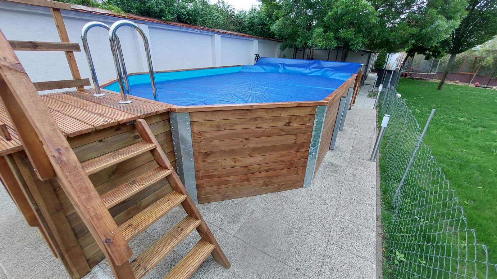 Bau eines Gartenpools