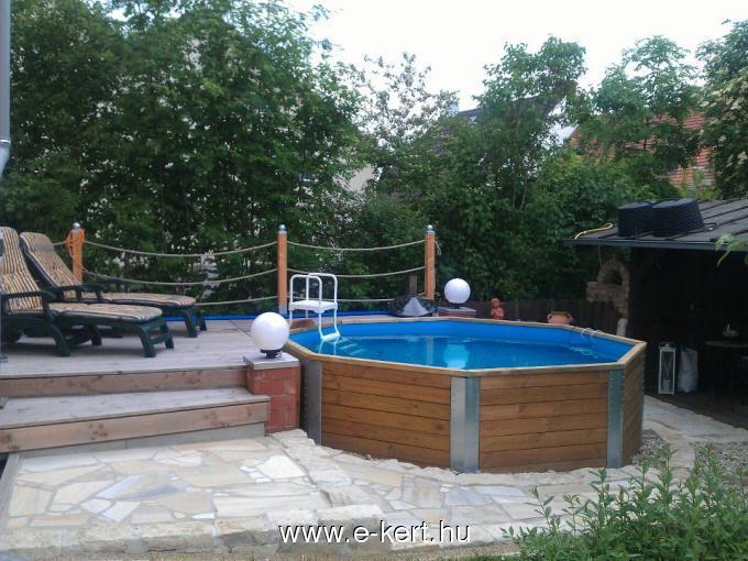 Gartenpools aus Holz sind bei A Weka erhältlich.