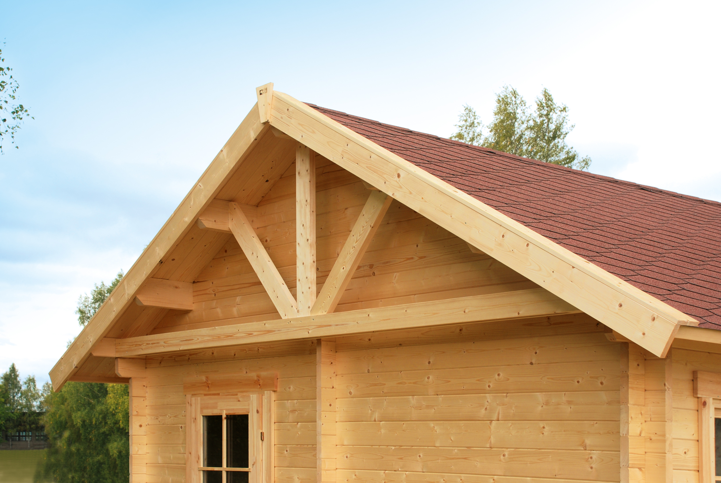 Skanholz Bern Holzhaus mit Giebelseite