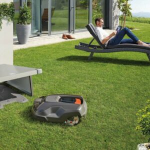 Robotfűnyíró garázs Charly