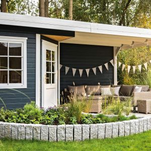 Lapostetős faház fatároló terasszal Weka 213 antracit