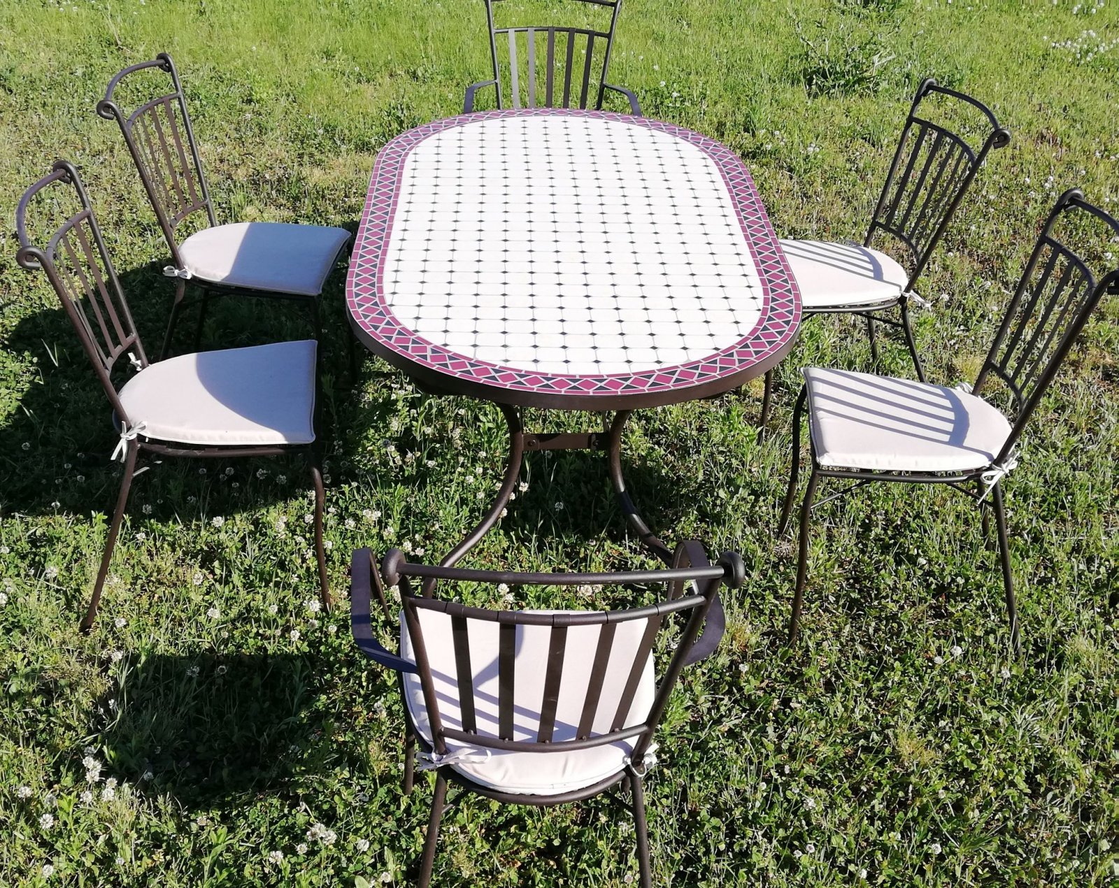 Gartenmöbel aus Metall mit Mosaikfliesen für die Terrasse – Bild 2