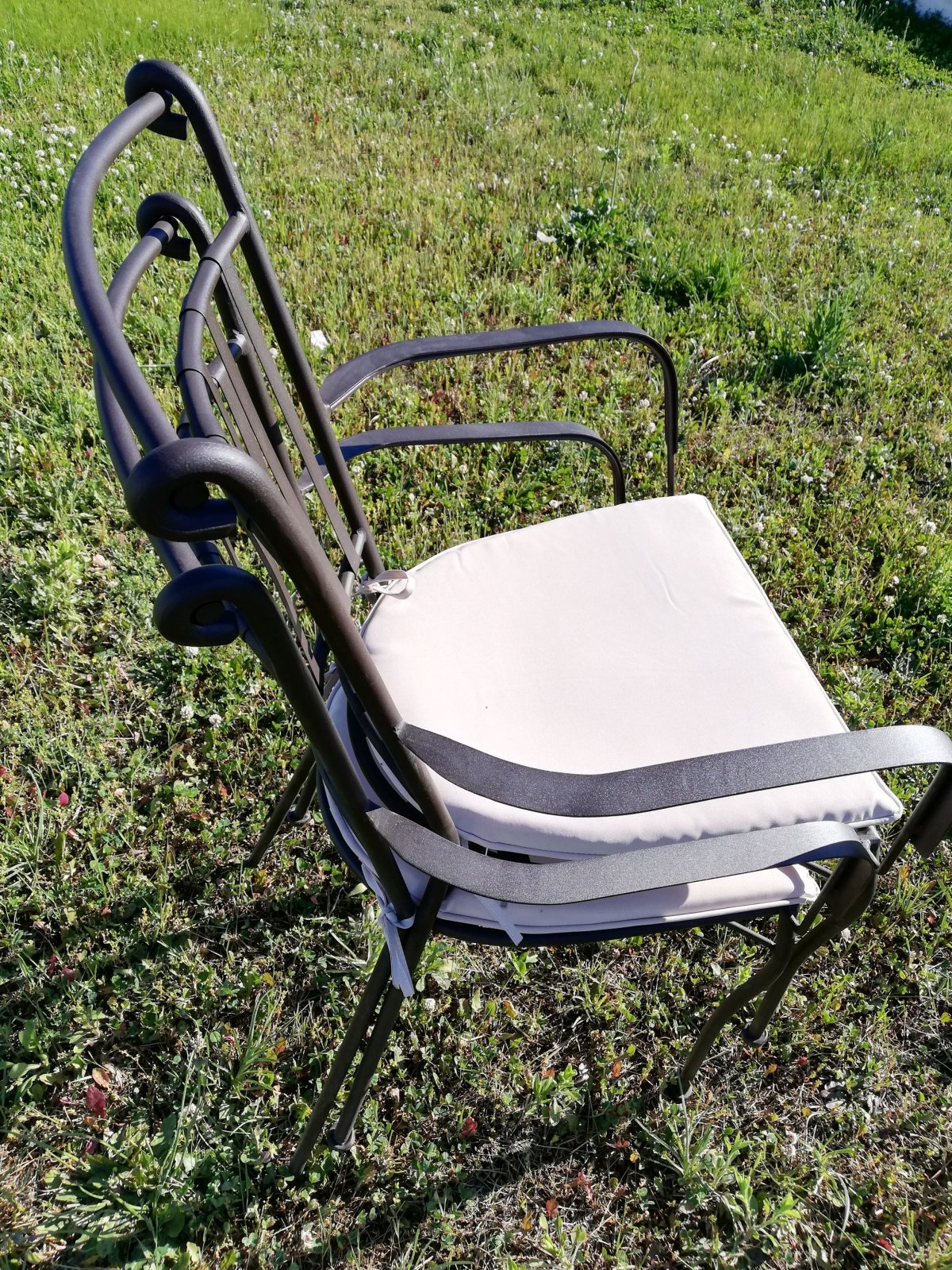 Gartenmöbel aus Metall mit Mosaikfliesen für die Terrasse – Bild 7