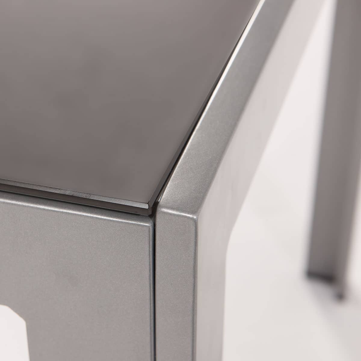 Gartentisch aus Metall